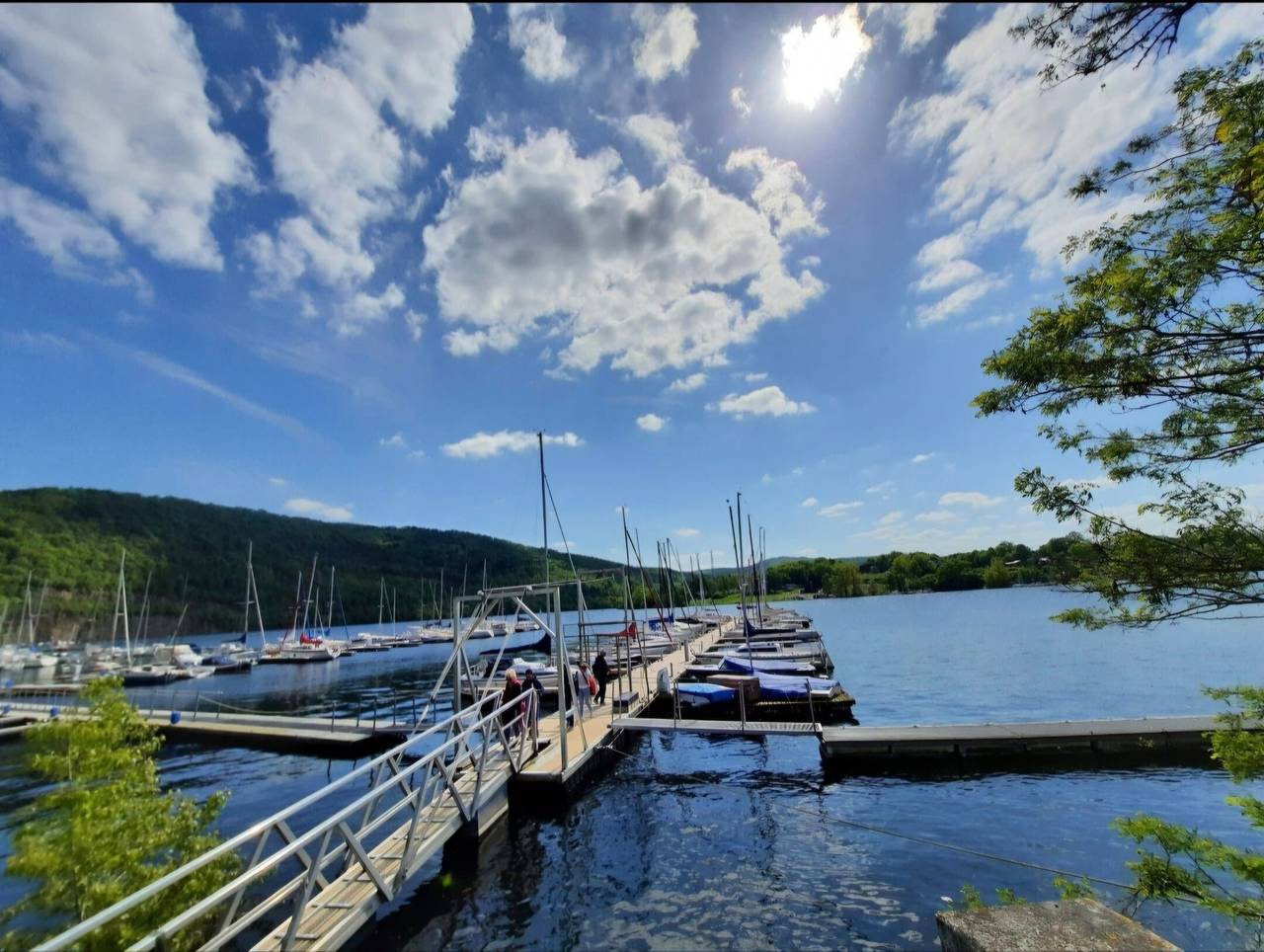 Casa vacacional 'Yachthof' con vistas al lago, terraza y Wi-Fi in Scheid Am Edersee, Principado de Waldeck