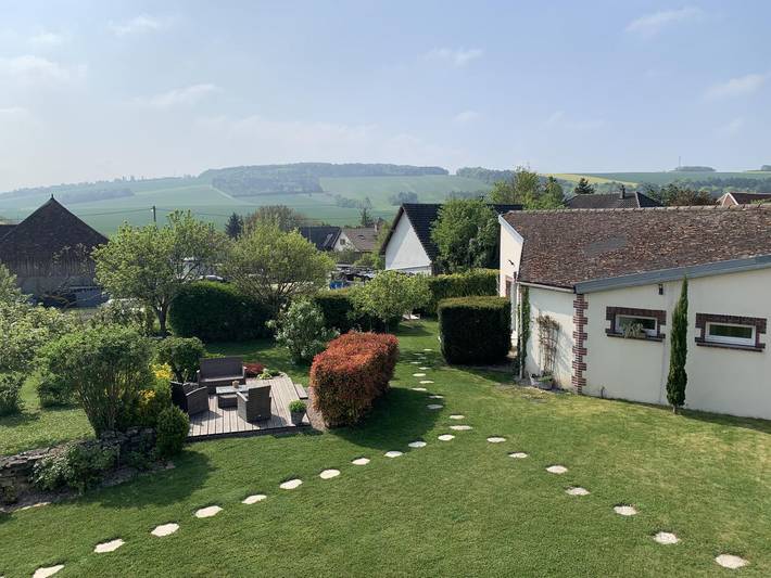 Gîte pour 6 personnes, avec terrasse et jardin, animaux acceptés à Saint-Lyé