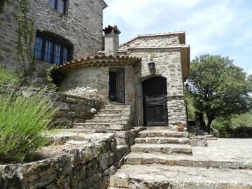 Cottage pour 4 personnes, avec piscine et vue ainsi que jardin et terrasse à Cros