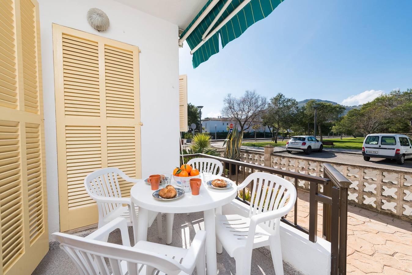 Entire holiday apartment, Can Gallet - Apartment with shared pool in Port d'Alcudia. Free Wifi in Alcúdia, North Majorca