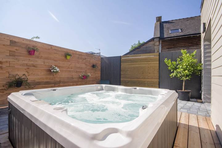 Gîte pour 5 personnes, avec Jacuzzi et Terrasse ainsi que Jardin et Sauna à Auray