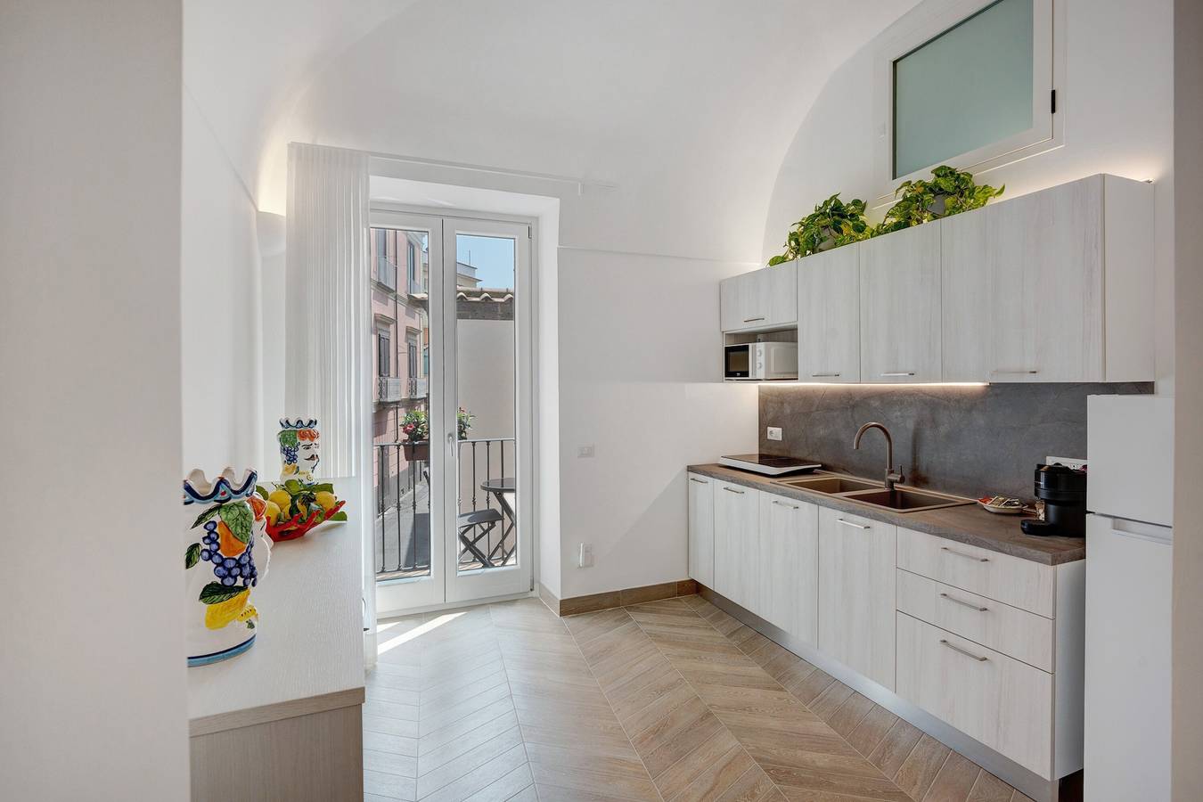 Apartamento inteiro, Casa de férias 'Suite Deluxe Punta Campanella' com varanda, Wi-Fi e ar condicionado in Massa Lubrense, Nápoles (província)