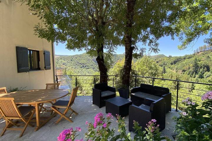 Gîte pour 6 personnes, avec balcon et jardin, animaux acceptés à Fraissinet-de-Lozère