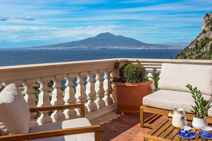 Villa per 11 persone, con idromassaggio e piscina nonché giardino a Vico Equense