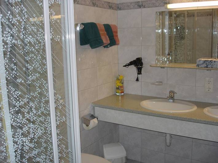 Apartamento vacacional entero, Apartment, shower, toilet, 2 bed rooms in Klösterle am Arlberg, Arlberg