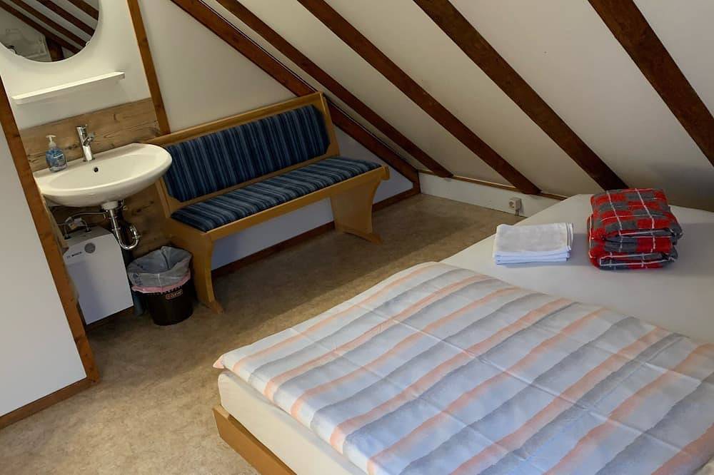 Highspeed Internet Ferienhaus, Terrasse am Waldrand, für 6 Personen + Hund in Silbersee, Frielendorf