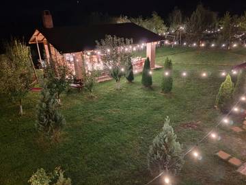 Cottage pour 3 personnes, avec terrasse ainsi que jardin et vue dans Giurgiu