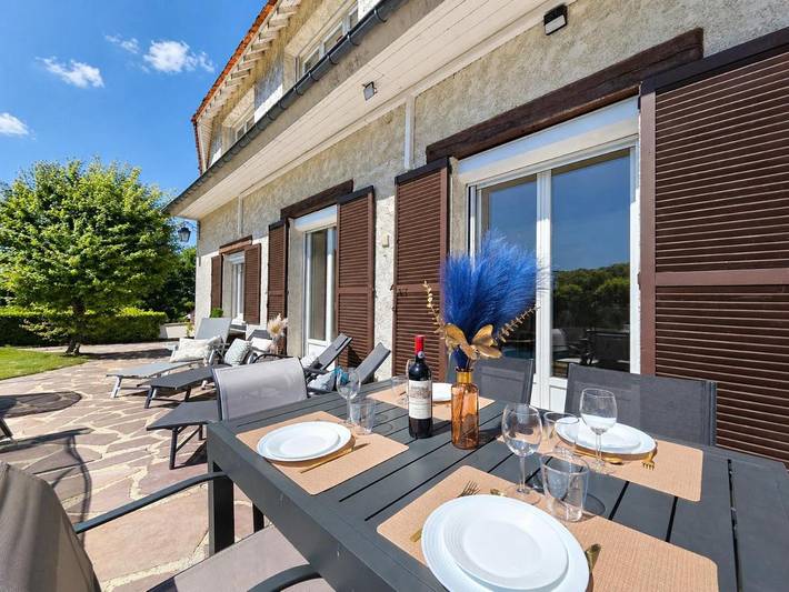 Location de vacances pour 10 personnes, avec jardin ainsi que piscine et vue, adapté aux familles à Anet - 4