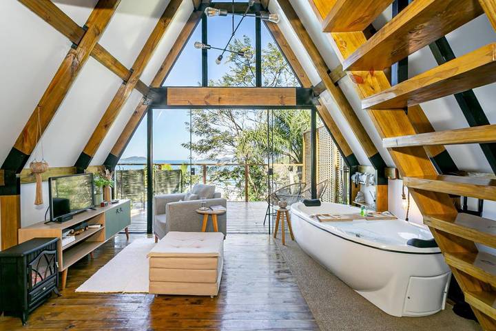 Casas e apartamentos de temporada para 2 pessoas, com jardim e vista em Pântano do Sul