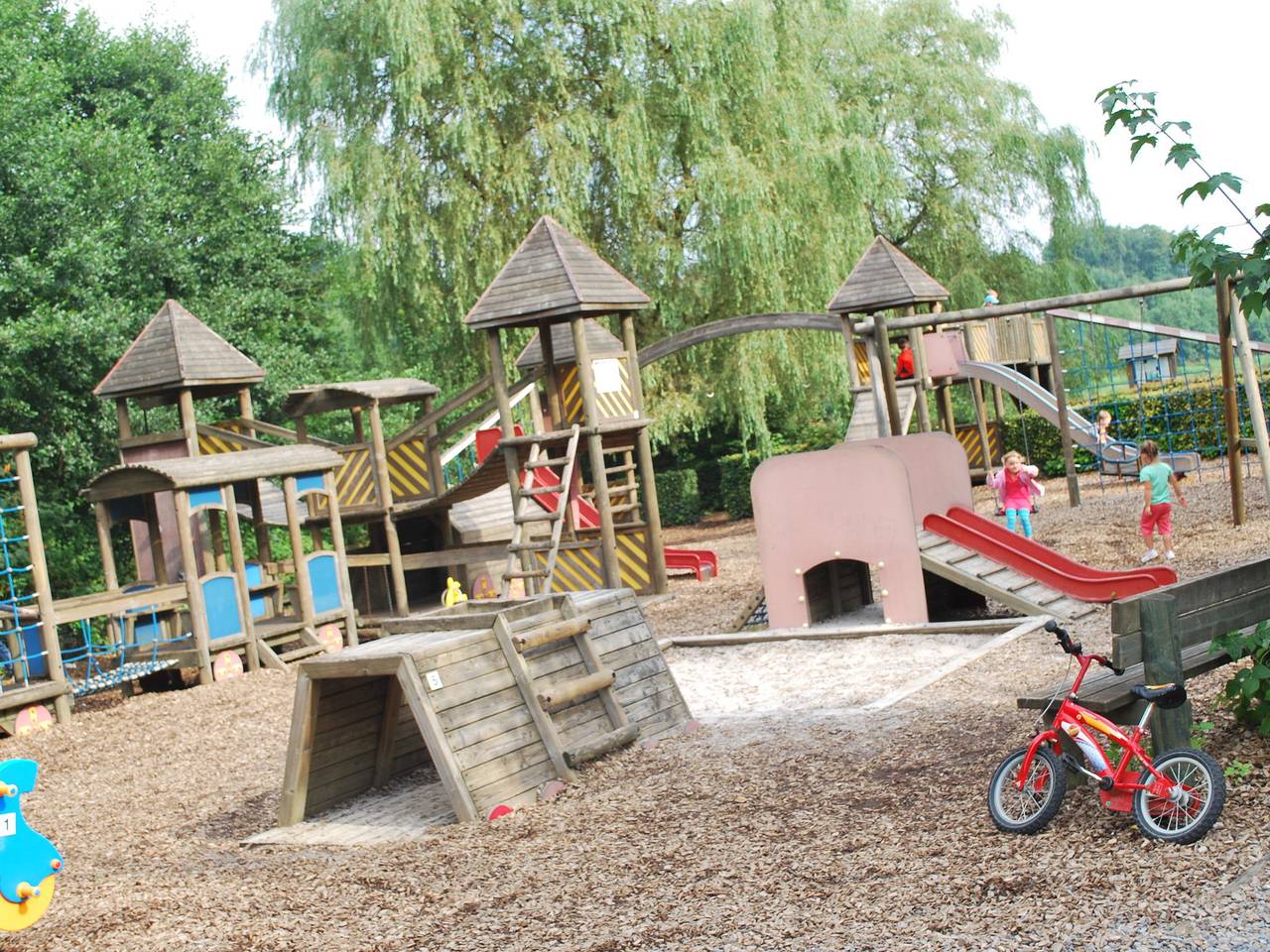 Dom wakacyjny w Vielsalm z widokiem na jezioro in Vielsalm, Bastogne