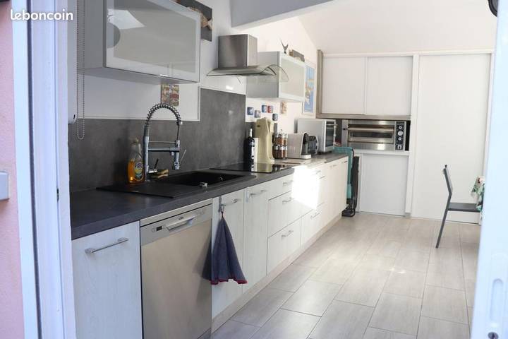 Location de vacances pour 8 personnes, avec jardin et piscine, animaux acceptés dans Theatre Galli Sanary Sur Mer - 3