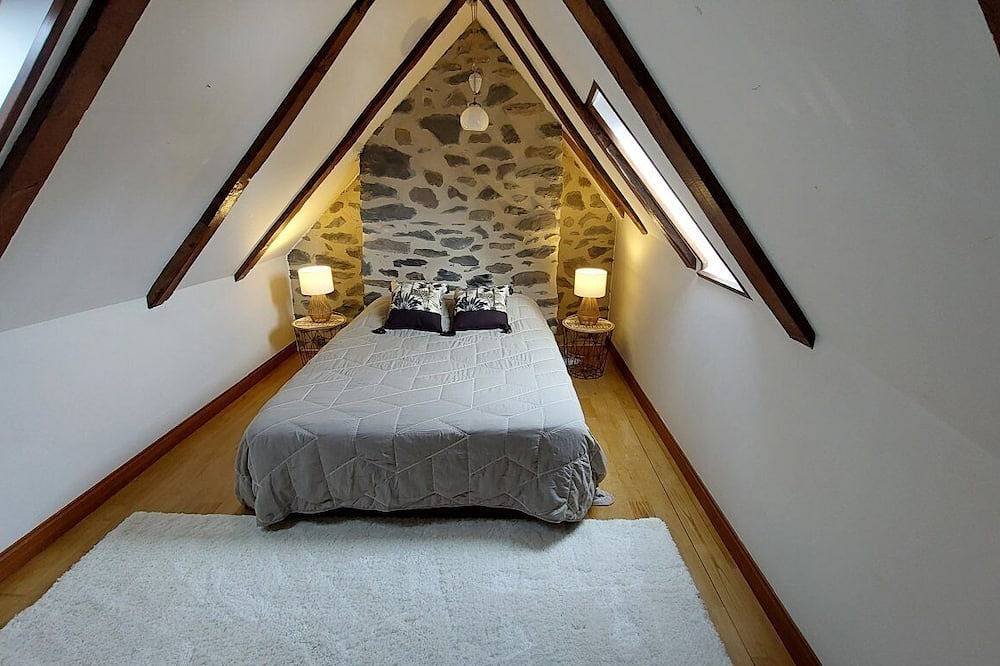 Maison de charme 6 pers avec grande terrasse – proche Salers et Puy Mary in Anglards-de-Salers, Parc naturel régional des Volcans d'Auvergne