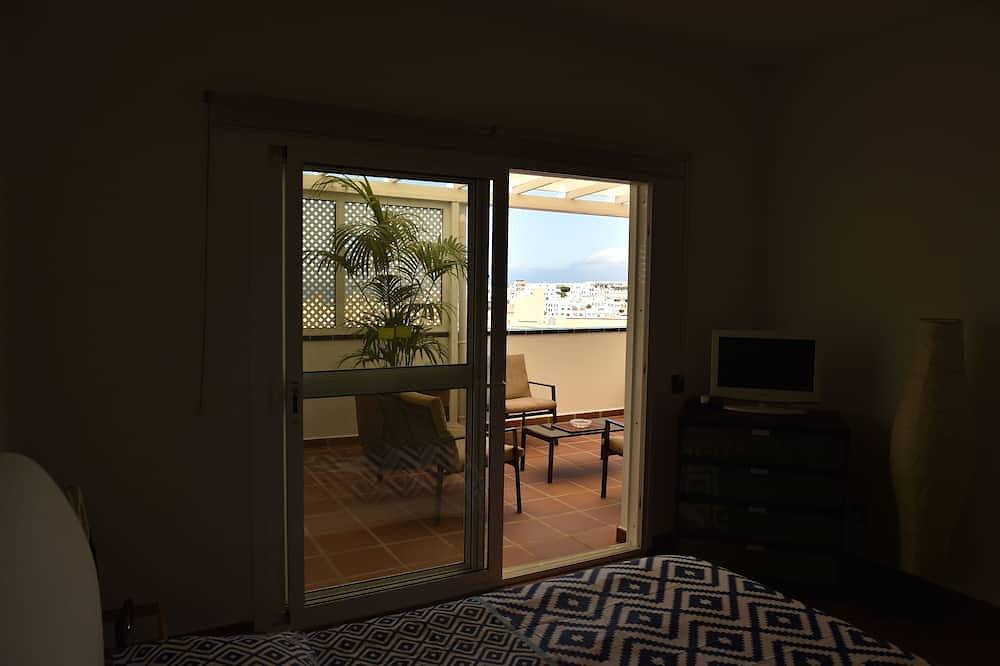 Apartamento entero, Atico 120m2, a 200m de la playa, mar y pueblo. in Morro del Jable, Pájara