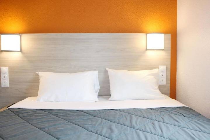 Hôtel pour 2 personnes, avec terrasse, animaux acceptés à Plaisir (Yvelines) - 2