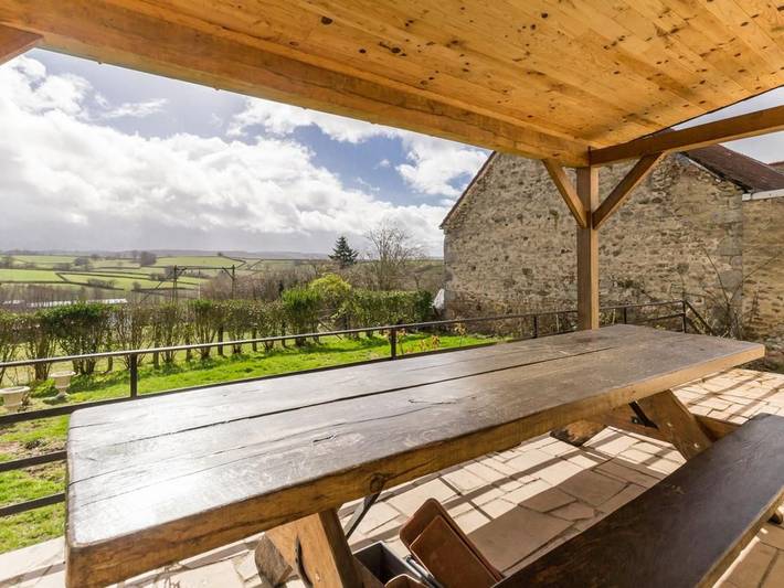 Geräumiges Haus mit Kamin im Herzen des Morvan-Parks in Quarré-les-Tombes, Naturpark Morvan