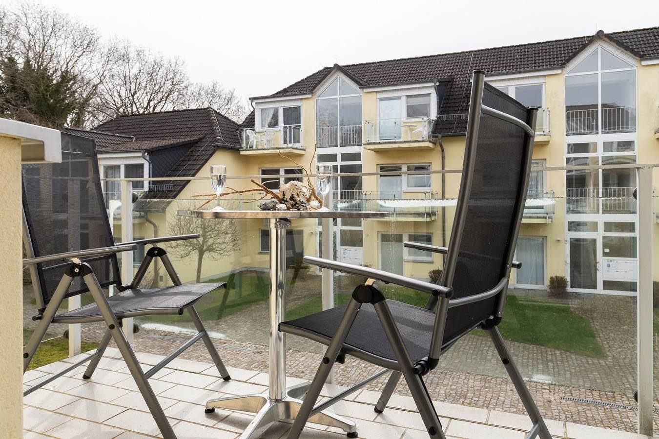 Ganze Wohnung, Nur 100 m zum Strand, Fewo mit Balkon - App. Eldena Fewo 15 in Lobbe, Mönchgut