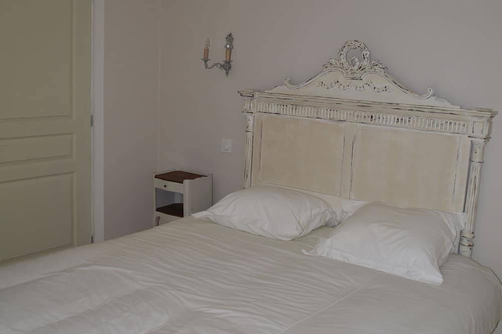 Charming Perigourdine Along The Dordogne in Cours-de-Pile, Périgord Pourpre