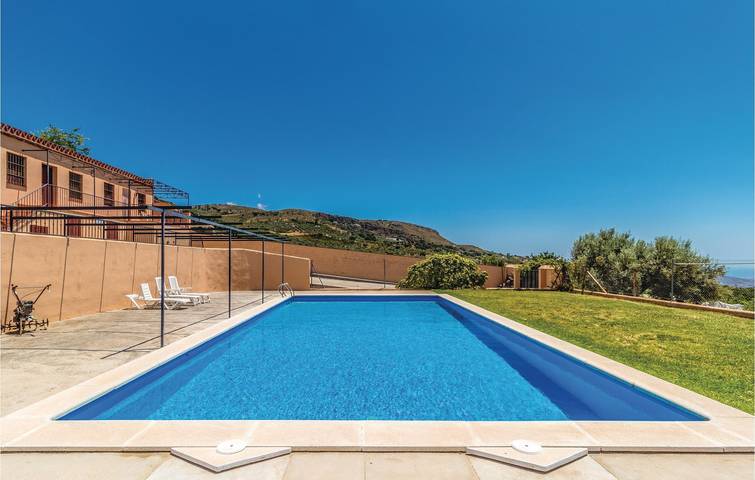 Casa de vacaciones para 17 personas, con piscina además de jardín y terraza, Se admiten mascotas en Axarquía - 2