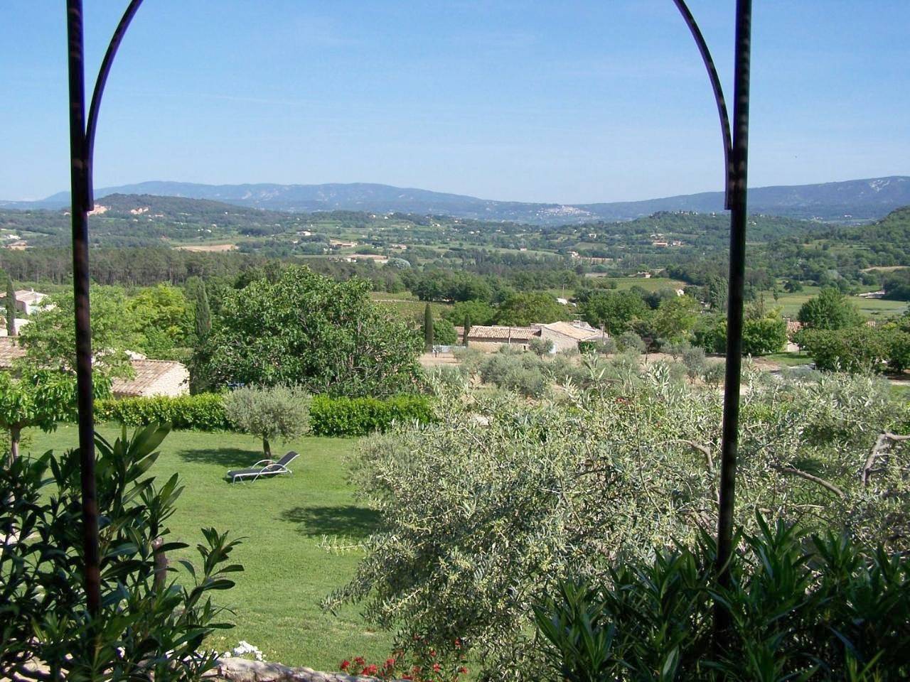 Mas des oliviers in Saint-Pantaléon, Parc naturel régional du Luberon