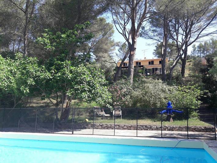 Location de vacances pour 10 personnes, avec piscine et terrasse, animaux acceptés à Aurons