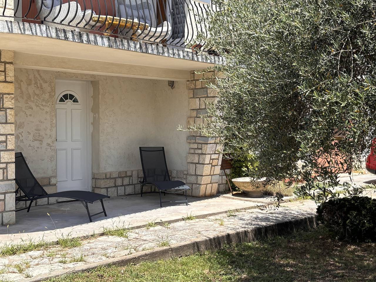 Ganzes Studio, Studio „Les Iris“ mit gemeinsamer Terrasse, Garten und Wlan in Pont-Saint-Esprit, Nimes und Umgebung