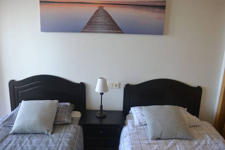 Gîte pour 4 personnes, avec balcon ainsi que jardin et piscine à Isla Plana - 3