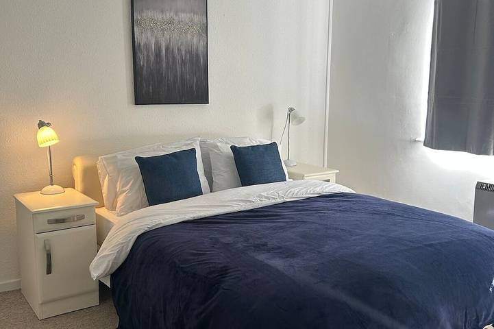 Entire apartment, Stylish 2-Bed Flat Allesley Coventry | Bhx Nec in Coventry, Birmingham Area