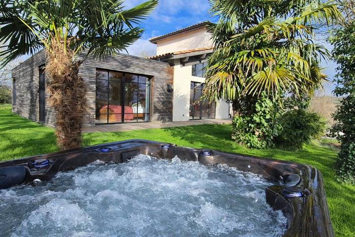 Location de vacances pour 2 personnes, avec jardin et vue à Moissac