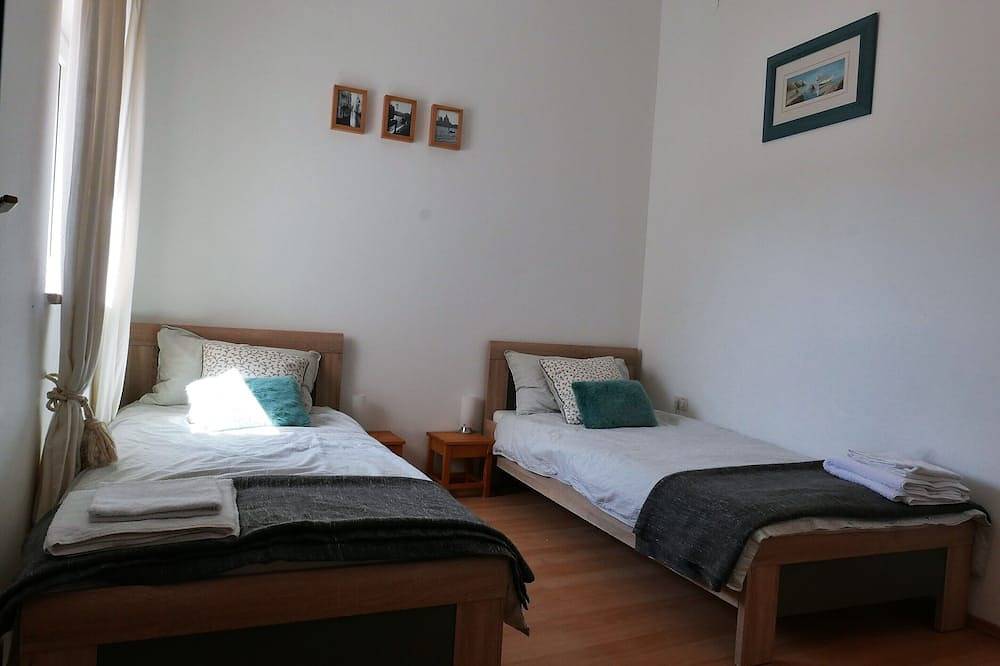 Ganze Wohnung, Großes neues Apartment, 2 Schlafzimmer & große Terrasse mit Blick über Bucht in Medulin, Südküste Istrien