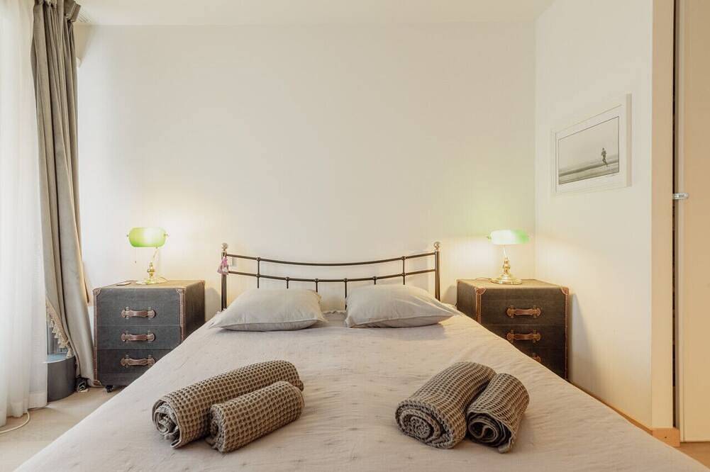 Entire apartment, Appartement Spacieux à 15 Minutes du jet D'eau in Eaux-Vives, Genève