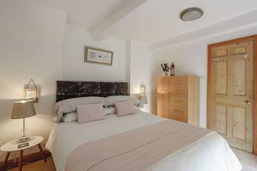 Log Cabin for 10 People in Pooley Bridge, Cumbria, Photo 3