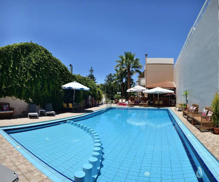 Appart’hôtel pour 2 personnes, avec bassin pour enfant ainsi que jardin et piscine