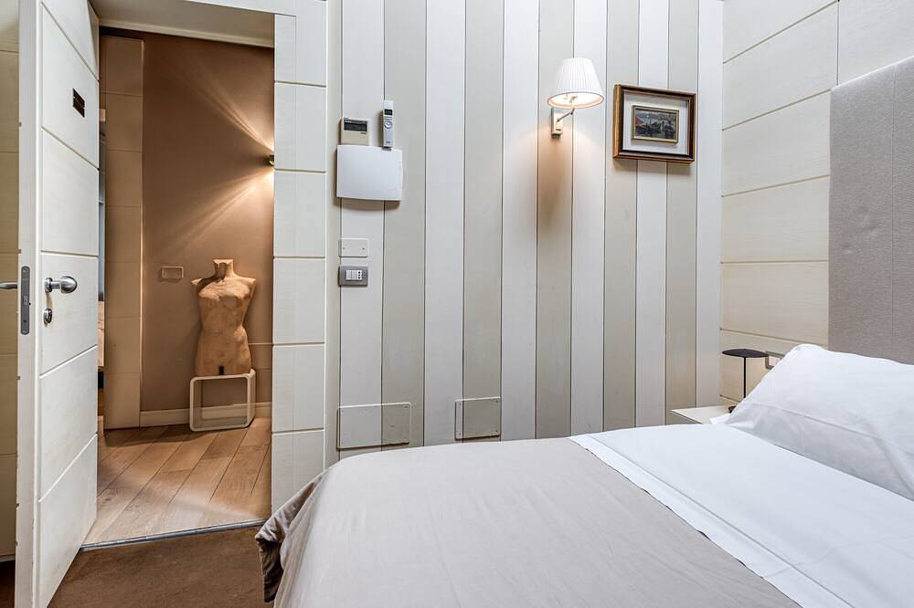 Entire apartment, Molo 73 - Montescristo Room with Breakfast and Parking in Empoli, Florence Province