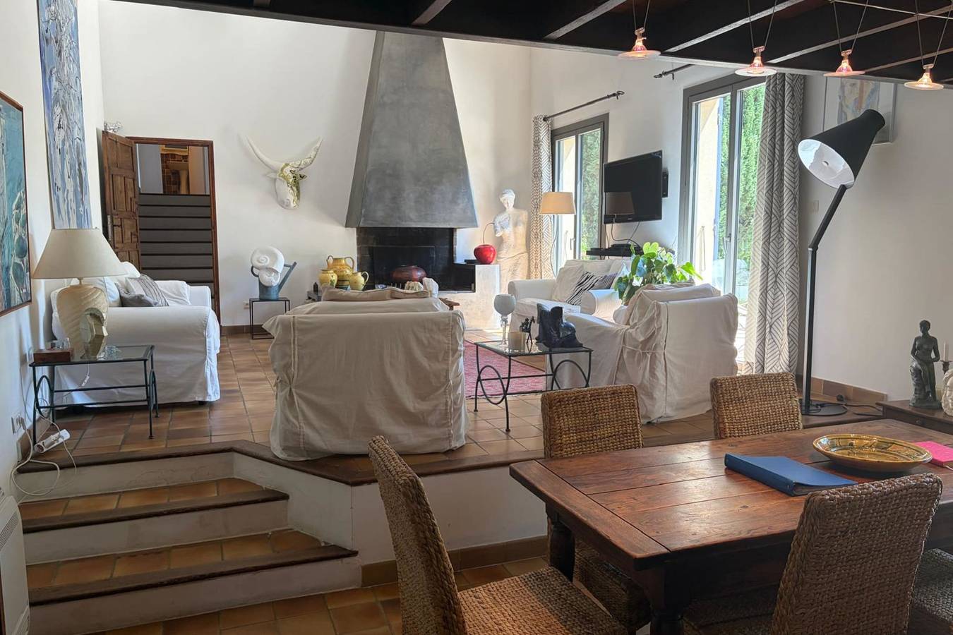 Entire apartment, House with swimming pool in Villeneuve-lès-Avignon in Villeneuve-lès-Avignon, Nimes region