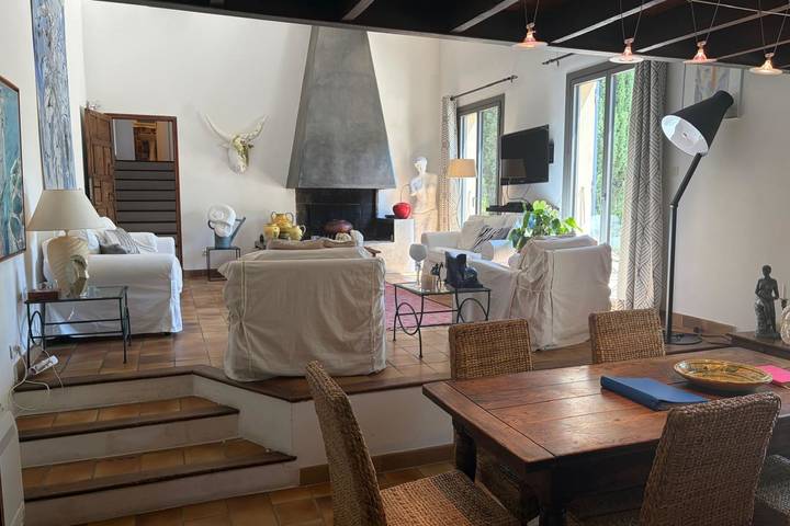 Ganze Wohnung, Ferienwohnung für 6 Personen mit Pool in Villeneuve-lès-Avignon, Nimes und Umgebung