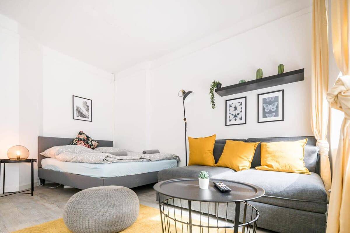 Ganze Wohnung, Two Bedroom Apartment and Bathrooms in Eimsbüttel Hamburg, Hamburg