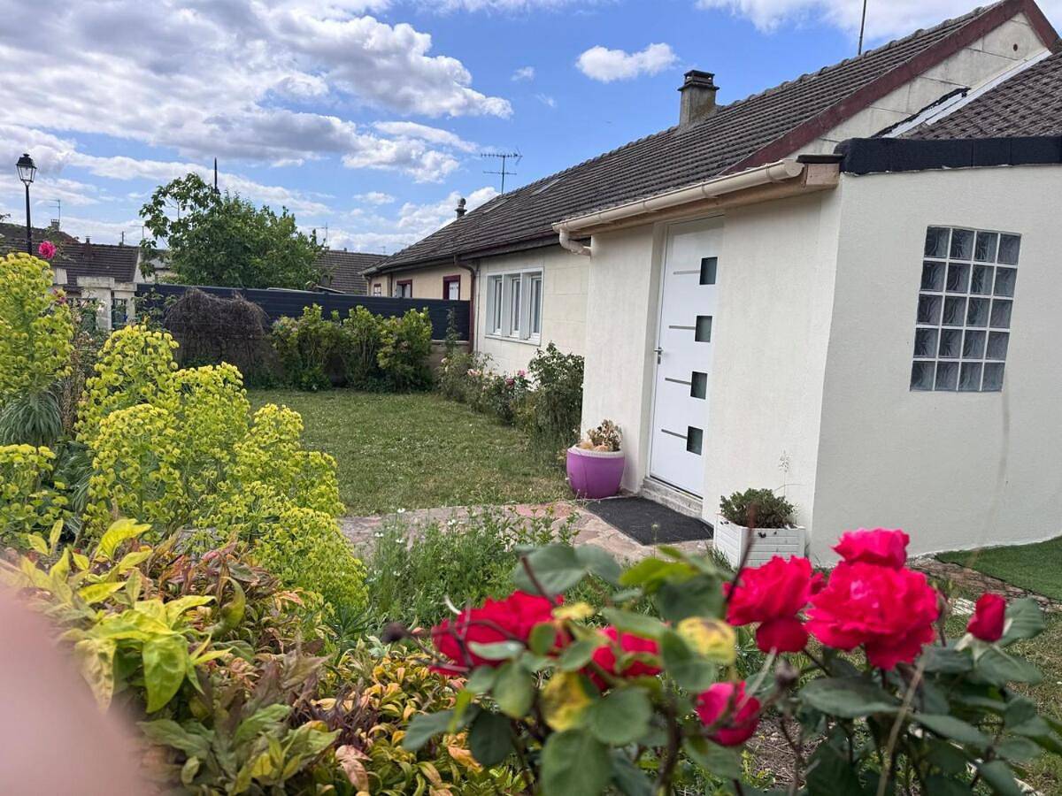 Three-Bedroom House in Garges-lès-Gonesse, Val-d'Oise