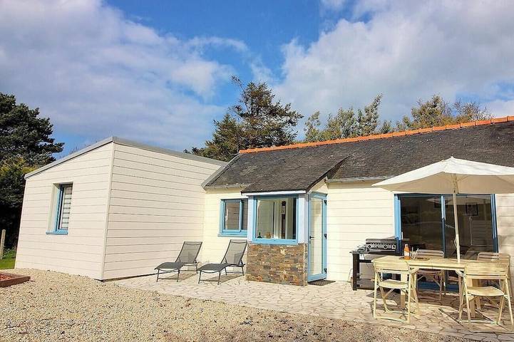 Location de vacances pour 4 personnes, avec jardin et terrasse à Kerbors