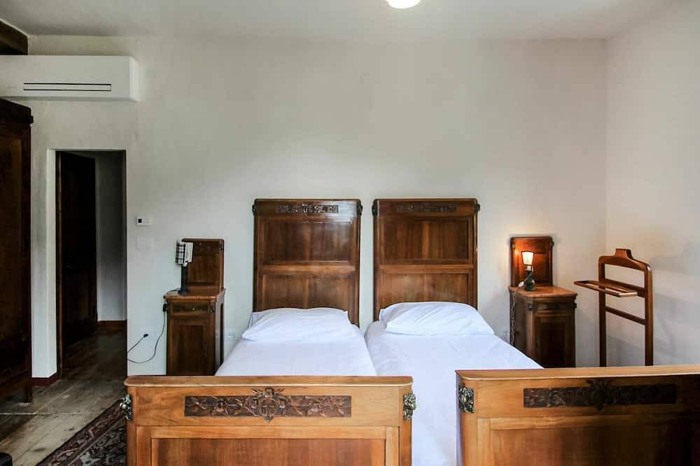 Atemberaubendes alleinstehendes Ferienhaus mit  W-Lan, Tv, Terrasse und Haustiere erlaubt in Pieve di Ledro, Ledro