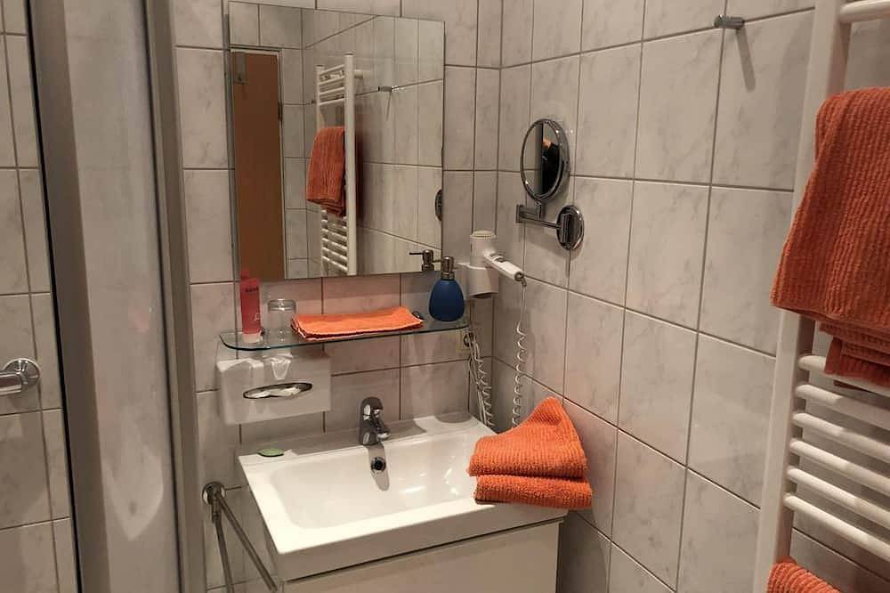 Ferienhaus Schöner Maarblick - 4-Bett-Ferienhaus Dusche/Wc, 2 Schlafräume in Schalkenmehren, Vulkaneifel