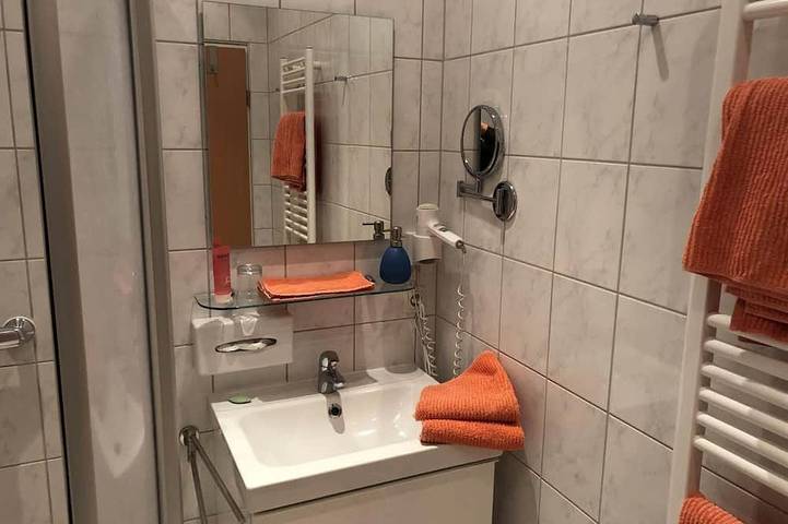 Ferienhaus Schöner Maarblick - 4-Bett-Ferienhaus Dusche/Wc, 2 Schlafräume in Schalkenmehren, Vulkaneifel