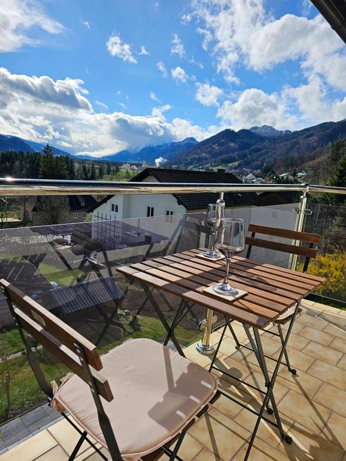 Ferienwohnung für 6 Personen, mit Balkon und Terrasse sowie Garten und Ausblick