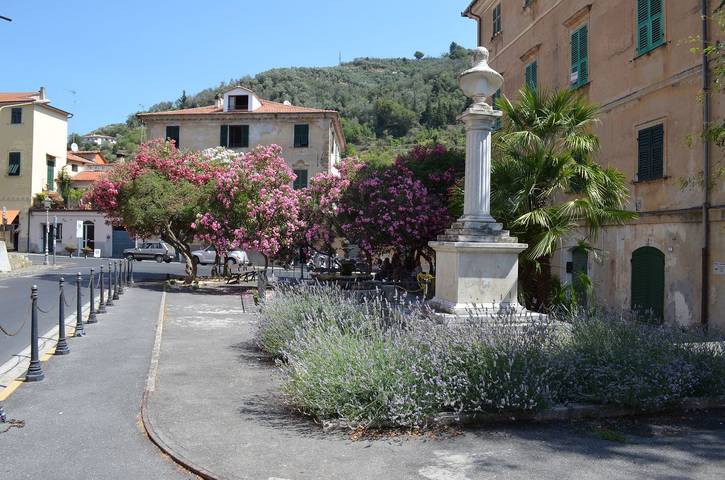 Ferienwohnung für 4 Personen, mit Balkon und Terrasse sowie Garten und Ausblick in Dolcedo