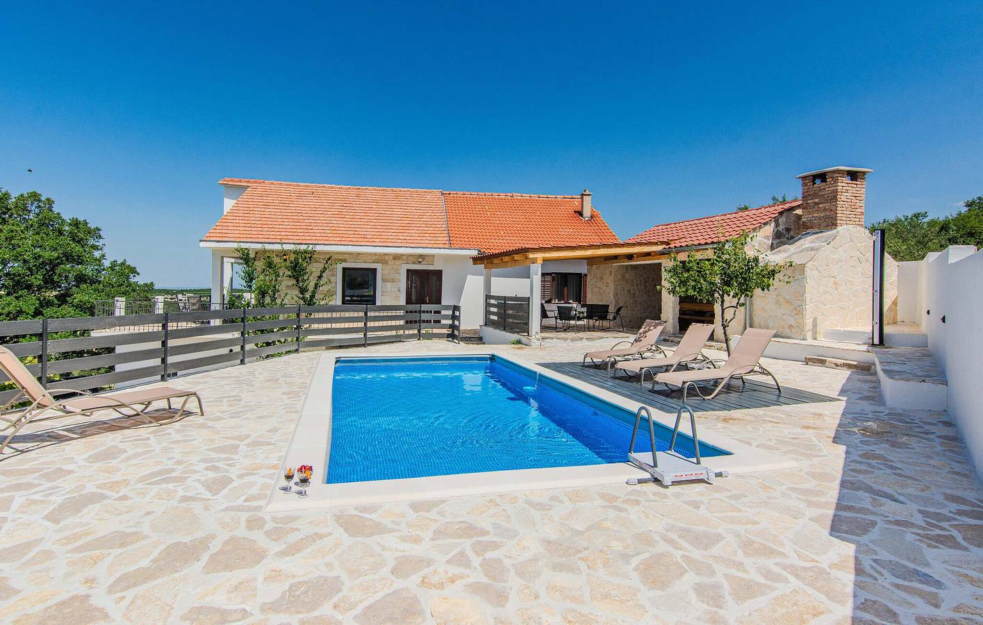 Ferienhaus für 10 Personen mit Terrasse in Grad Benkovac, Zadar