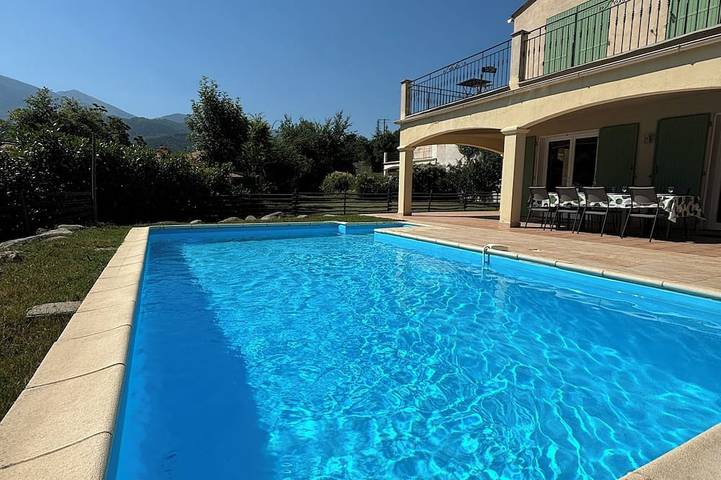 Location de vacances pour 8 personnes, avec Balcon ainsi que Terrasse et Jardin à Fuilla
