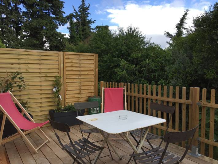 Location de vacances pour 2 personnes, avec Terrasse ainsi que Jardin et Piscine à Sarrians
