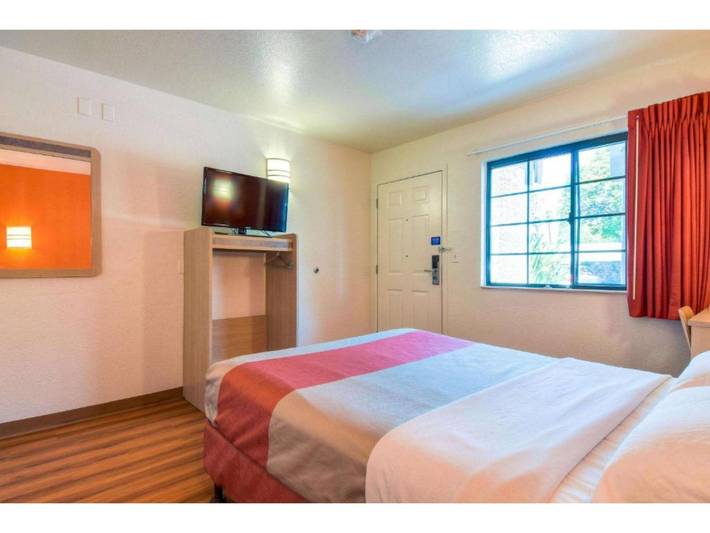 Ganze Wohnung, 1 Queensize-Bett | Barrierefrei/Badewanne in Pomona, Südkalifornien