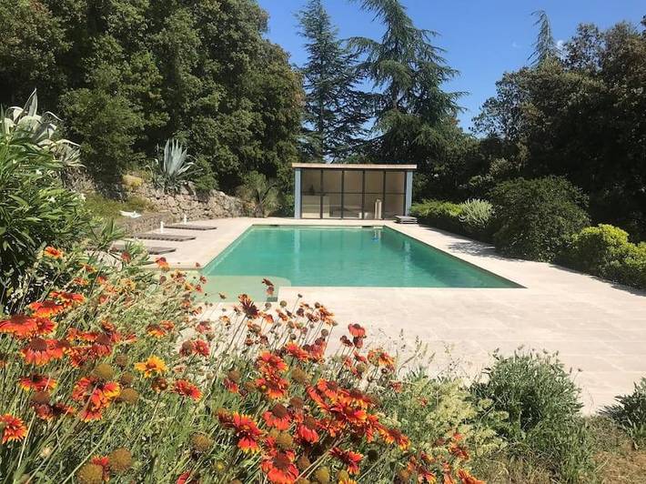 Location de vacances pour 14 personnes, avec jardin ainsi que vue et piscine à Colognac - 4