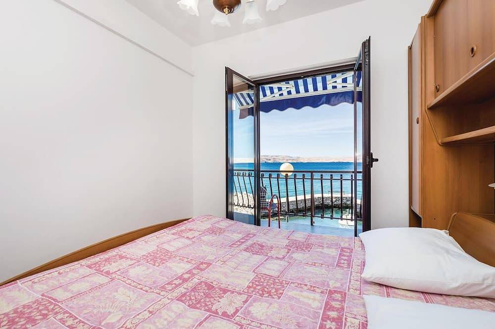 Geheel appartement, Appartement aan het strand in Ribarica in Cesarica, Velebit Nature Park