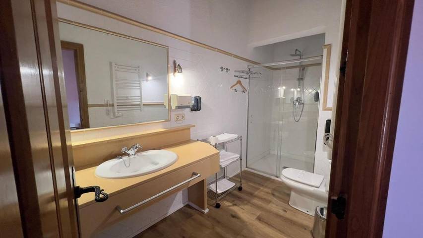 Hotel para 2 personas, con piscina además de terraza y jardín en La Vera - 4